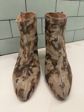 SJP by Sarah Jessica Parker Camo Canvas Booties sz 42